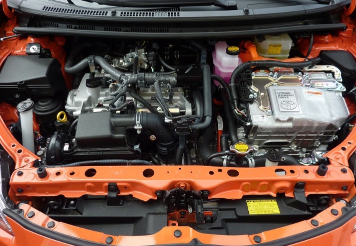 7. How to Clean Car Engine2