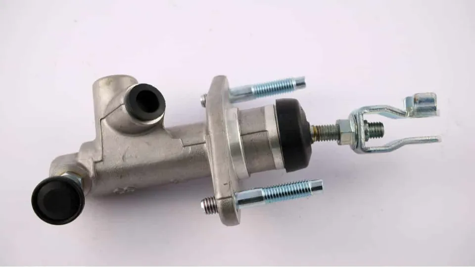 6 Signs Of A Bad Clutch Master Cylinder [& Replacement Cost]